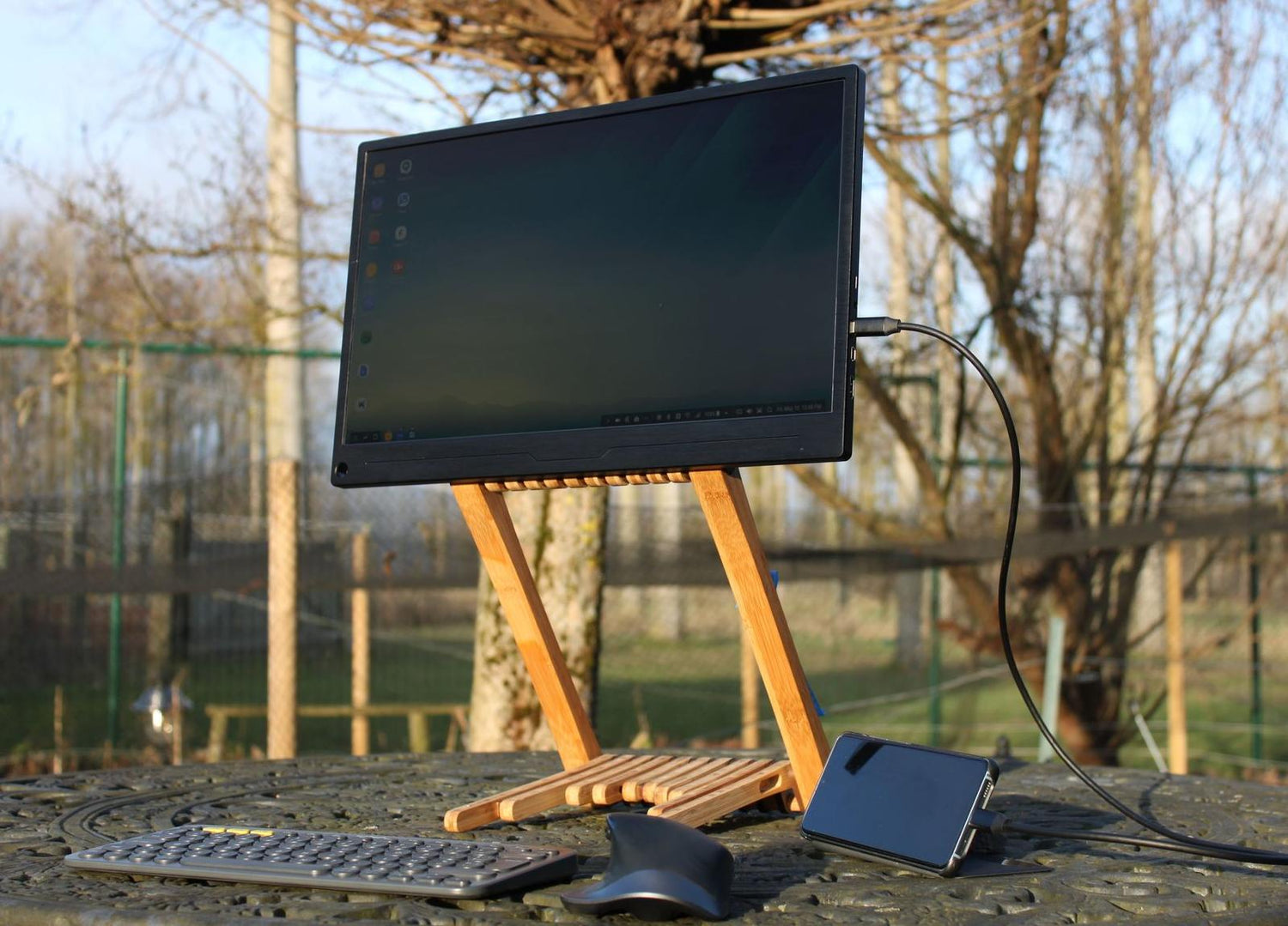 Foote connected to a Samsung phone using Dex-mode.